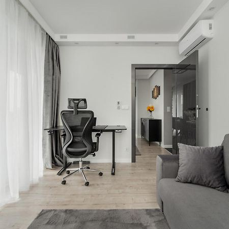 Luksusowy Apartament Z 3 Sypialniami, Klimatyzacja, Parkingiem I Biurkiem We Wroclawiu By Renters Prestige Экстерьер фото