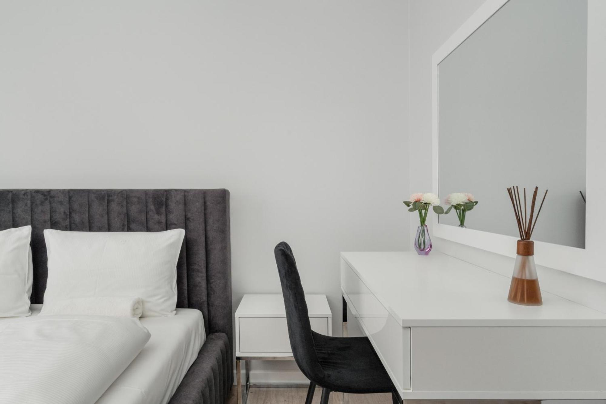 Luksusowy Apartament Z 3 Sypialniami, Klimatyzacja, Parkingiem I Biurkiem We Wroclawiu By Renters Prestige Экстерьер фото