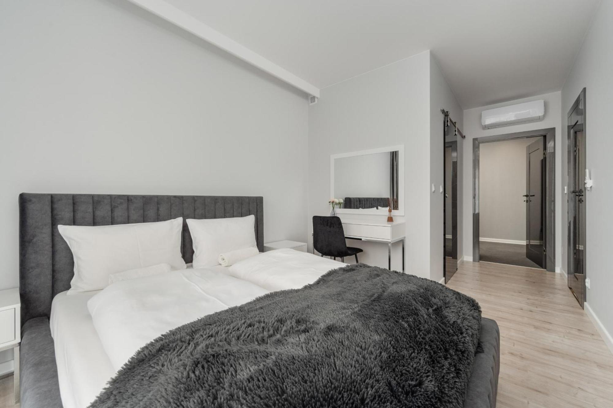 Luksusowy Apartament Z 3 Sypialniami, Klimatyzacja, Parkingiem I Biurkiem We Wroclawiu By Renters Prestige Экстерьер фото